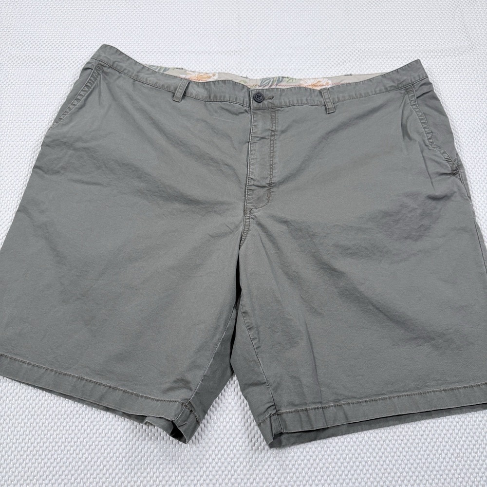 Tommy Bahama Men's Khaki Chino Shorts Gray Olive Size 44 Flat Front Stretch